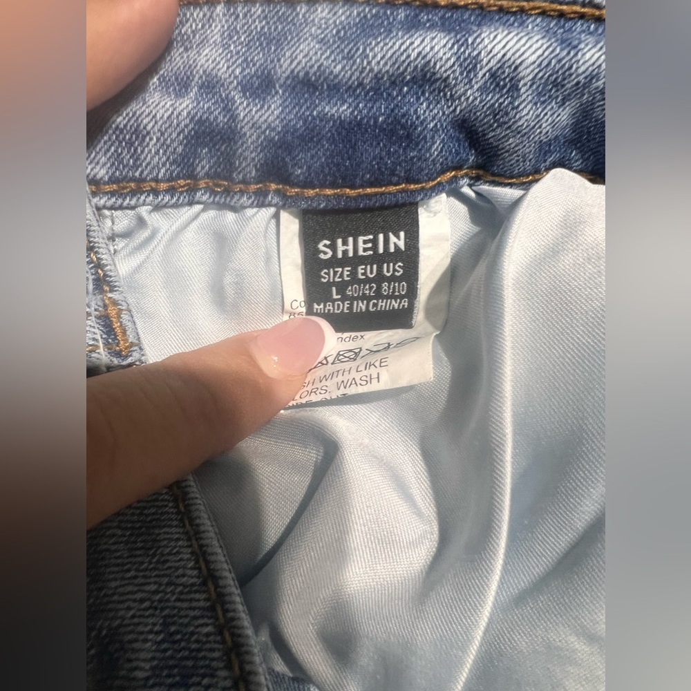 Shein Floral Embroidered Flared light blue Jeans size L 80%Cotton 15% polyester - Picture 8 of 10